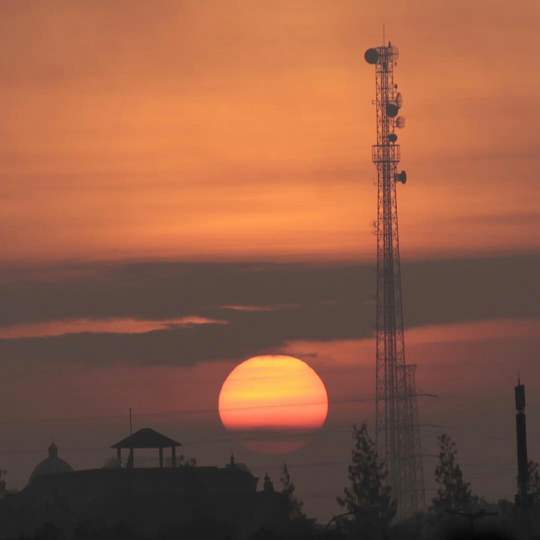 Detik-detik sebelum Gerhana Parsial karya Om Yannis (@photolucu) dari Ancol Jakarta