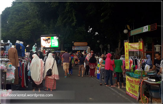 Minggu pagi Kambang Iwak sudah ramai pasar tumpah