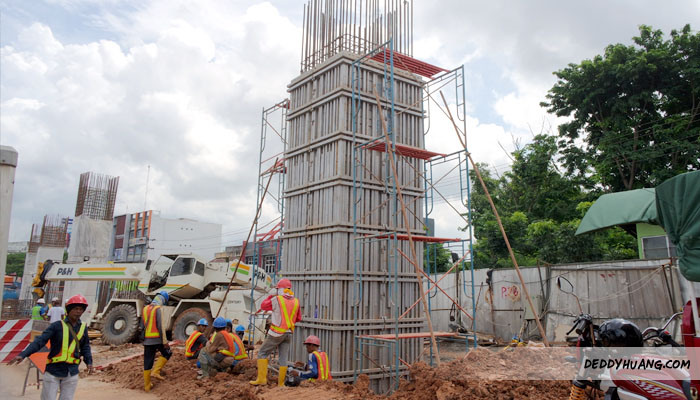 Konstruksi tiang beton LRT Palembang