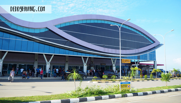 Bandara Sorong terletak di pusat kota