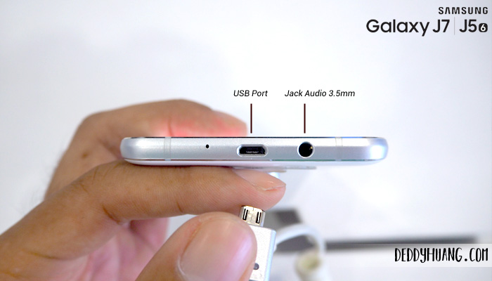 USB Port yang mendukung USB OTG