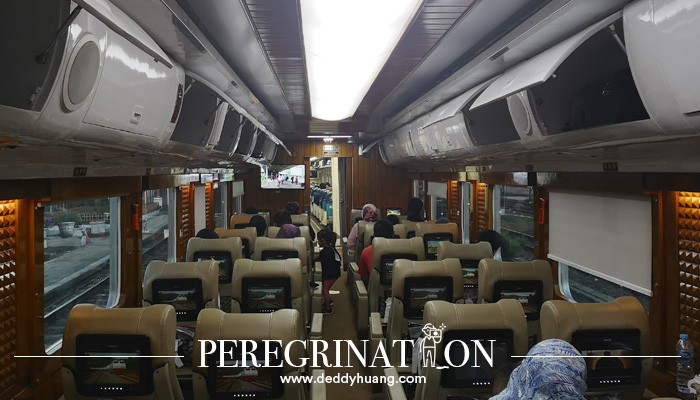 interior gerbong kereta api priority