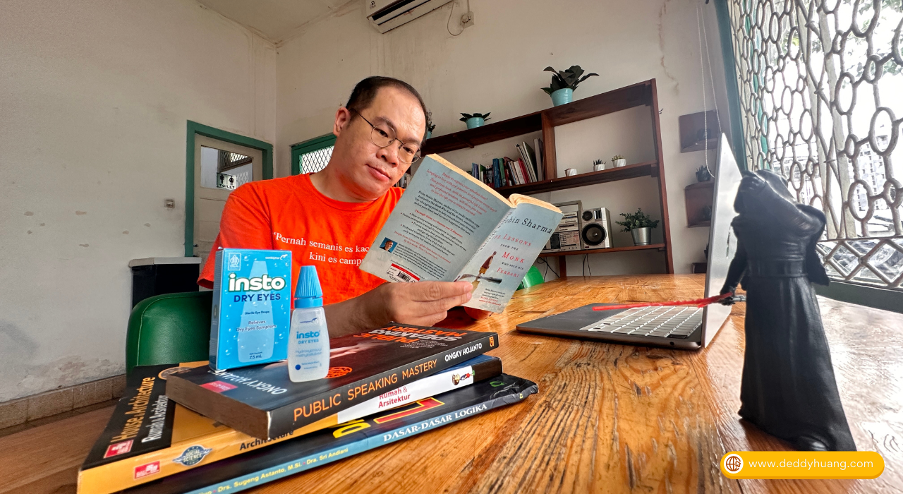 Insto Dry Eyes di samping orang membaca buku, menggambarkan aktivitas visual intens