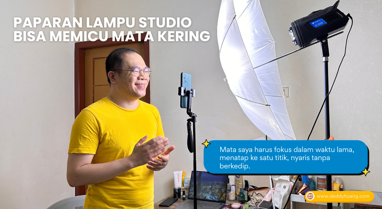 Potret kreator konten di depan ring light studio yang dapat memperparah kondisi mata kering akibat screen time panjang.