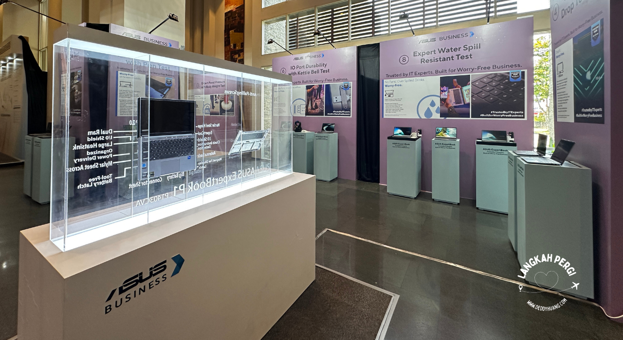 Booth ASUS Expert Series menampilkan layanan ASUS Business Support di event Palembang.